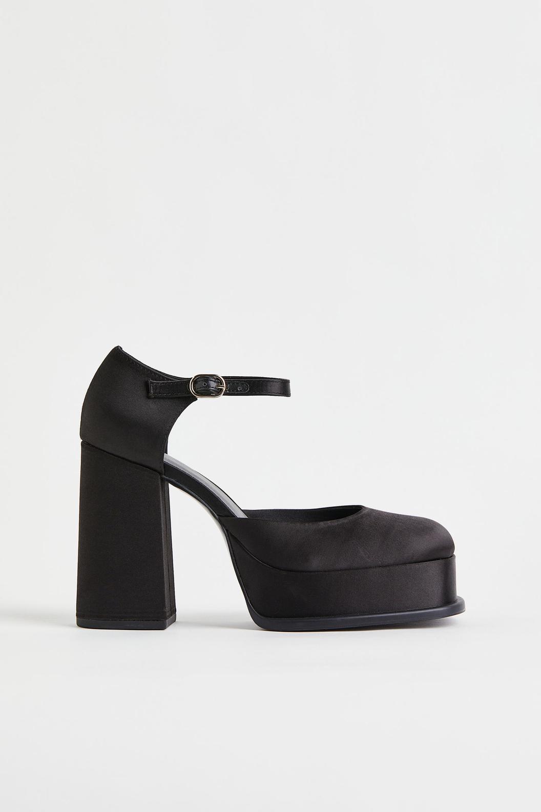 Oferta de Zapatos Mary Jane con taco grueso por S/ 105 en H&M